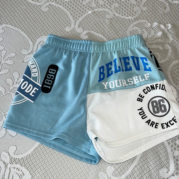 Tricolor shorts - Picture 1 of 2